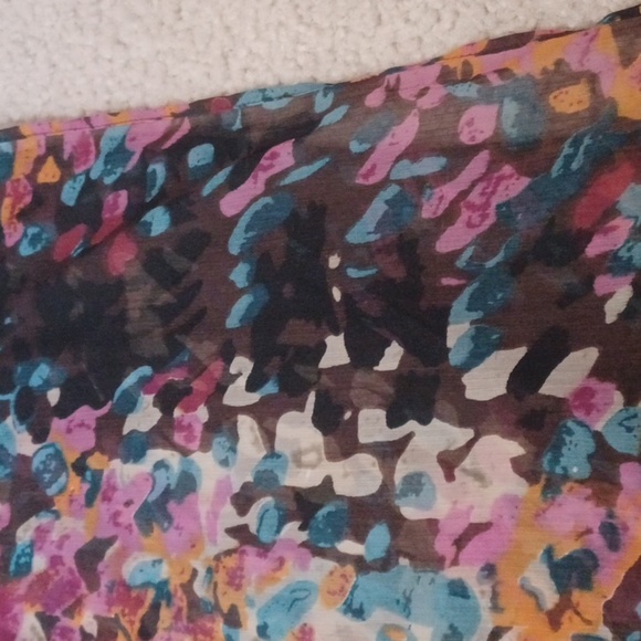 Sheer Scarf With Tassle Details - Picture 8 of 11